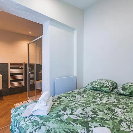 Aux Clefs Des Sacres Le Neufchatel Jacuzzi Et Sauna Apartmán Remeš