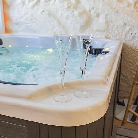 Apartment Aux Clefs Des Sacres Le Neufchatel Jacuzzi Et Sauna Reims