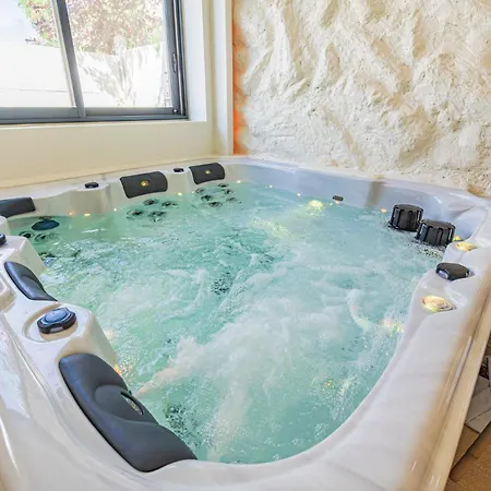 Aux Clefs Des Sacres Le Neufchatel Jacuzzi Et Sauna Apartmán Remeš